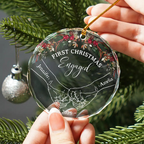 Ornement de Noël personnalisé en verre en forme de cercle - Couple se tenant la main pour leur premier Noël
