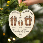 Empreintes pour un premier Noël en famille de quatre personnes - Ornement en bois personnalisé de forme découpée