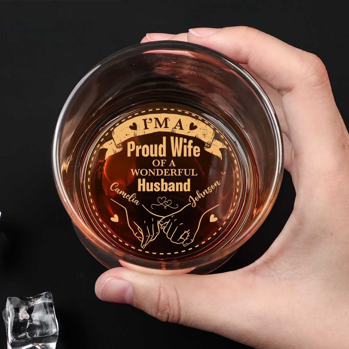 Je suis l'épouse fière d'un mari merveilleux - Verre à whisky gravé personnalisé