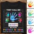 Vatertag – Sie nennen mich Opa, weil Komplize – Personalisiertes Unisex-T-Shirt, Hoodie, Sweatshirt