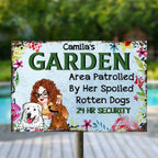 Gartenliebhaber - Gartenbereich wird von ihren verwöhnten Hunden patrouilliert - Personalisierte Metallschilder