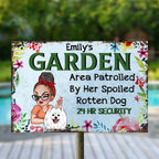 Gartenliebhaber - Gartenbereich wird von ihren verwöhnten Hunden patrouilliert - Personalisierte Metallschilder